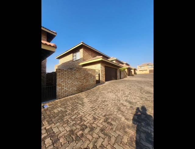 3 BEDROOM PROPERTY TO RENT IN NORTH RIDING